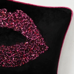 Kiss Lumbar Pillow - Fuchsia -Home Decor Shop webimage 040119622 DTL1